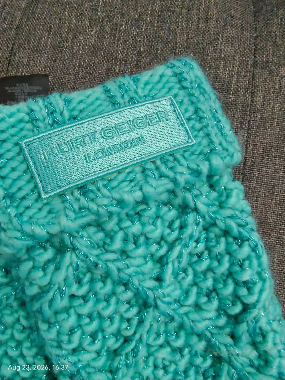 NWOT Kurt Geiger London Cable Knit Mittens Green Metallic